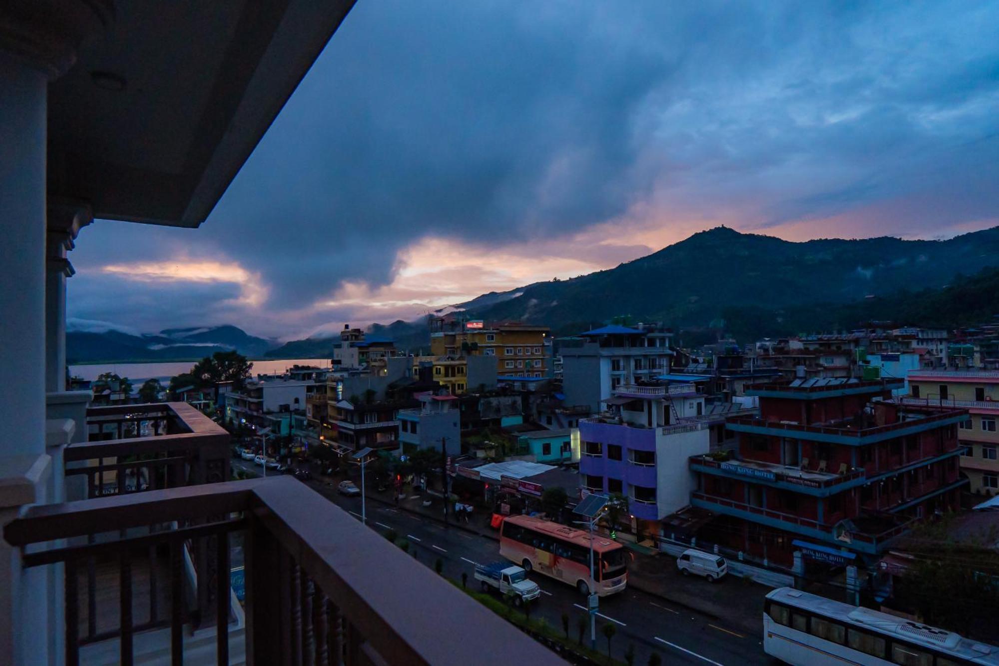 Hotel Fewa Trip Покхара Экстерьер фото